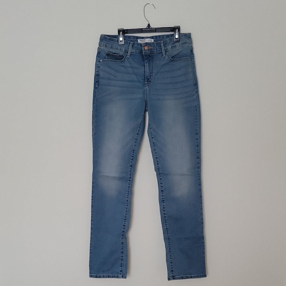 Levi's Women's Skinny Jeans in Classic Blue Size 6